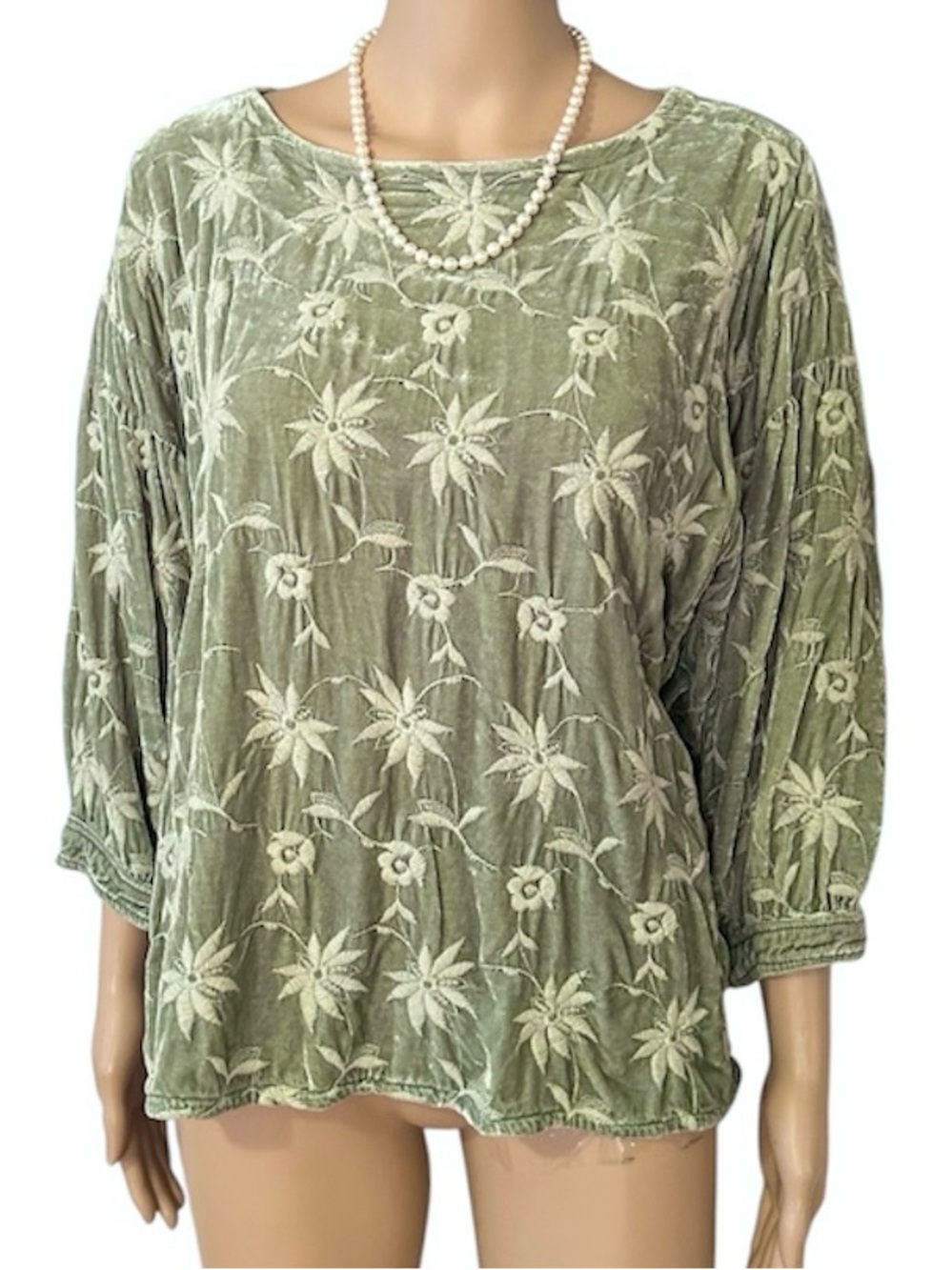 Johnny Was Women’s Size XS Rayon & Silk Light Green Floral Embroidered Blouse